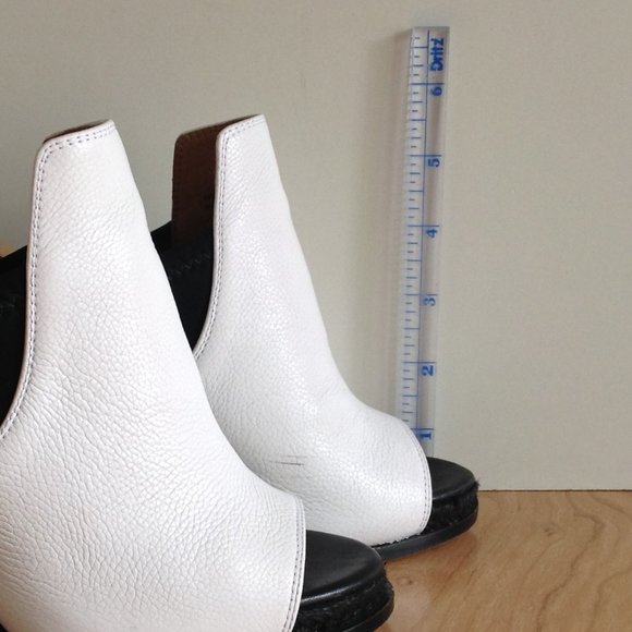 Calvin Klein Peggy White/Black Block Heel Mule - Picture 7 of 8